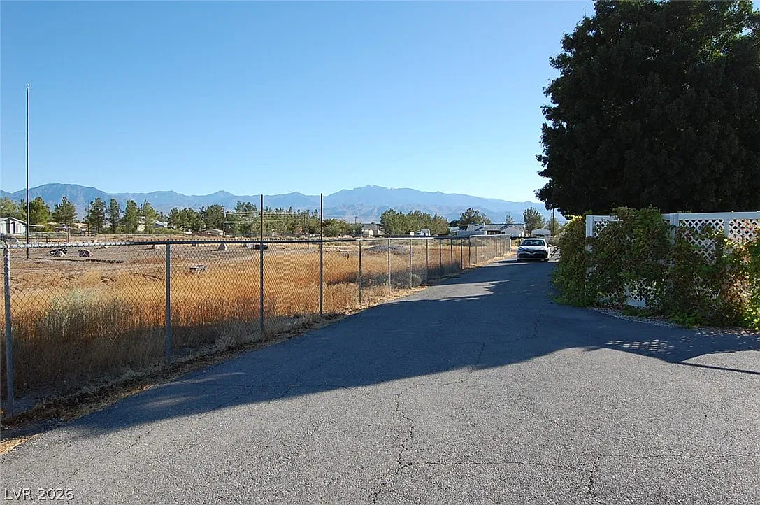 1 bed, 3879 sqft, $1,350 — Photo 3