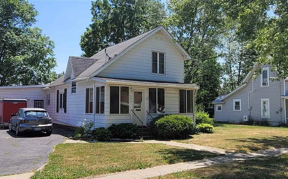 1st image of 905 W Stewart St