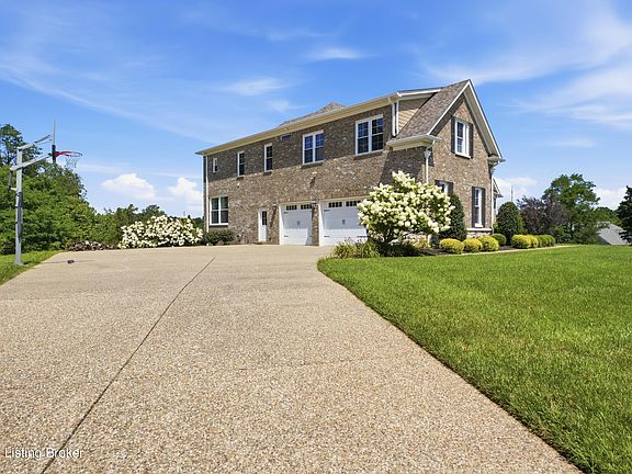 5th image of 13401 Longwood Ln