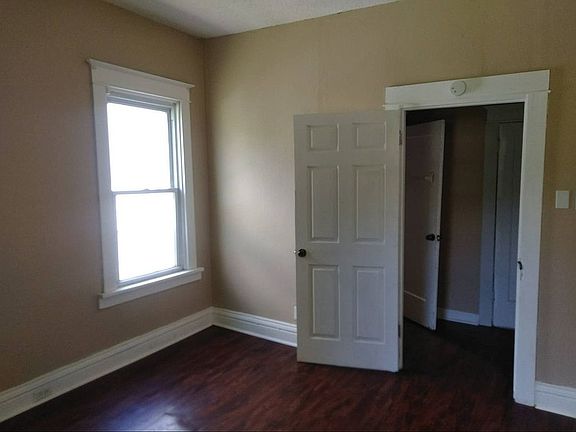 3rd image of 2115 McLaran Ave