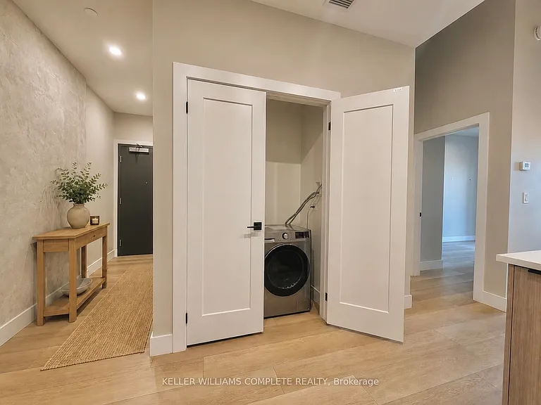 169 James St S #207 — Photo 3