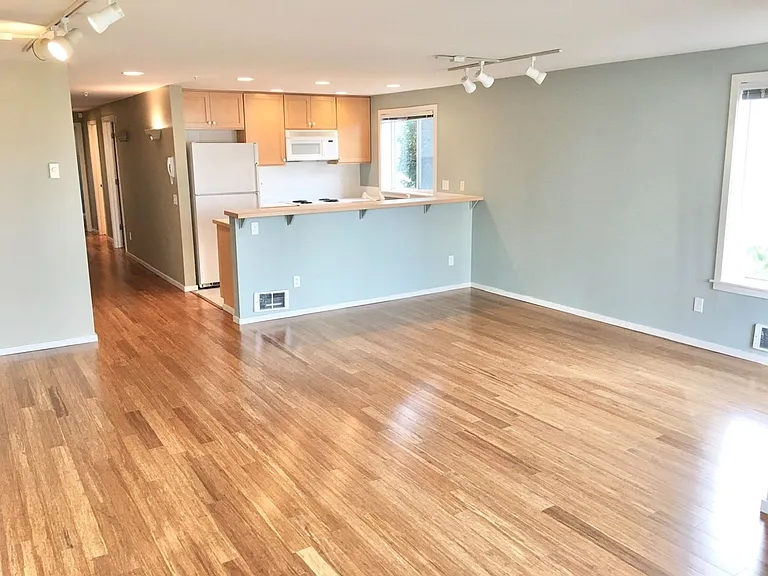 2432 Dexter Ave N #100 — Photo 7