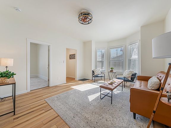 3rd image of 326 Houston St