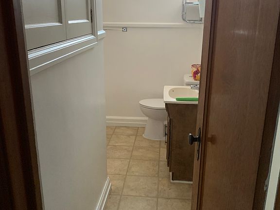 3rd image of 820 S 10th St