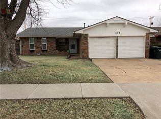 628 SW 11th St, Moore, OK 73160