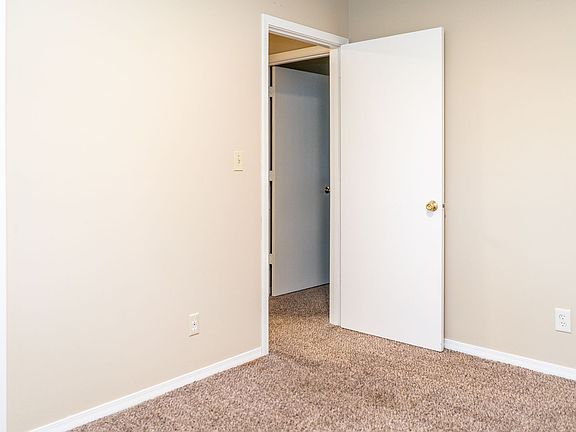 5th image of 4501-4503 W Millbrook Dr