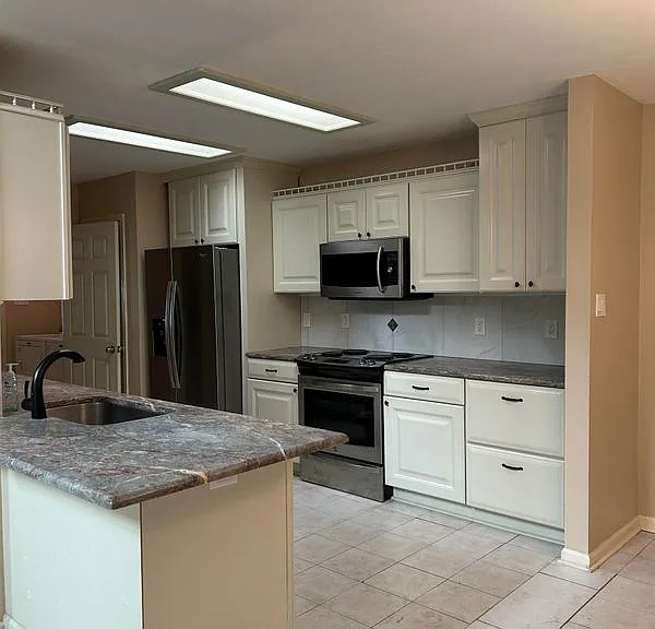 5050 Stumberg Ln — Photo 3