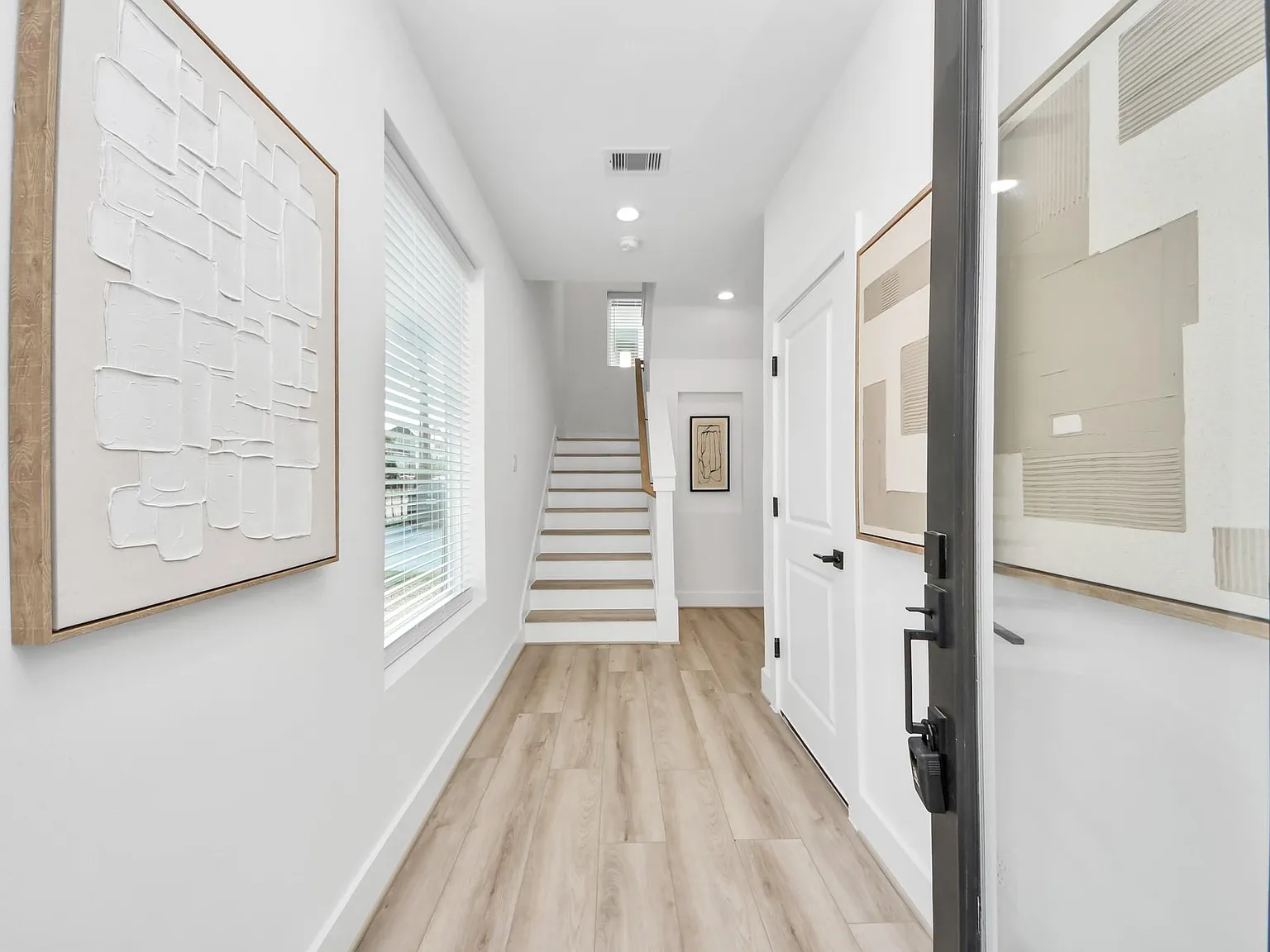 3 bed, 3.5 bath, 1836 sqft, $2,700 — Photo 3