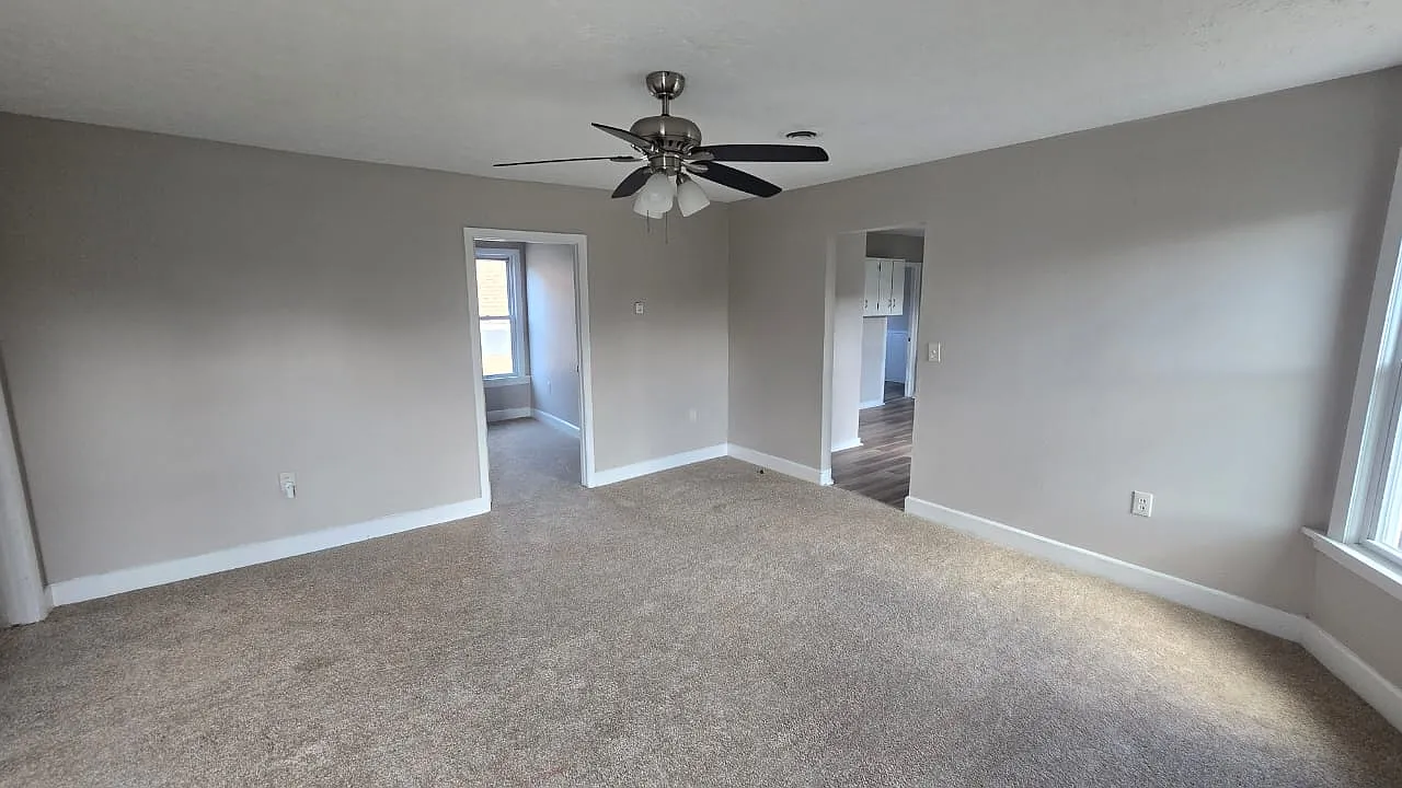 3 bed, 1112 sqft, $1,590 — Photo 2