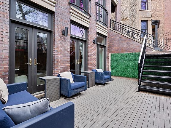 2nd image of 1120 N Wood St APT 1