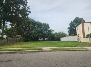 3982 Kingsberry Rd, Seaford, NY 11783