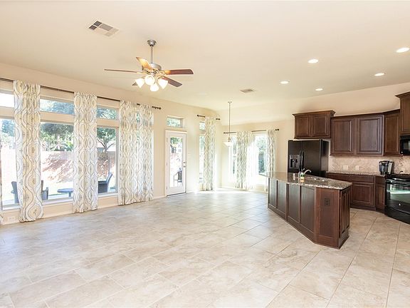 3rd image of 2605 Longlake Dr