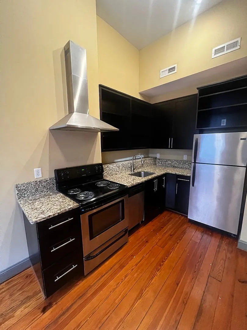 321 West Franklin Street — Photo 3
