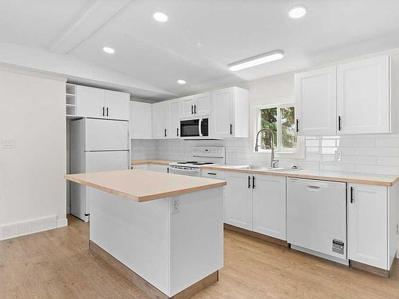 3rd image of 4516 48th Ave #15