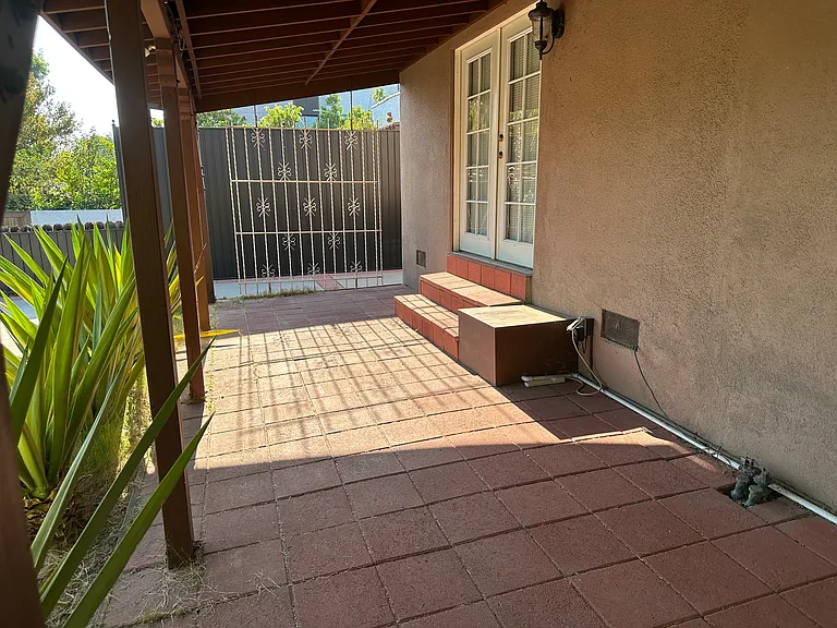 Veranda side view