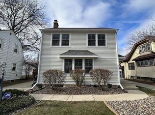 5043 N Woodruff Ave, Whitefish Bay, WI 53217