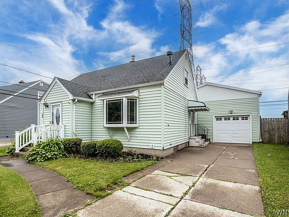 2nd image of 20 Nicholas Dr S