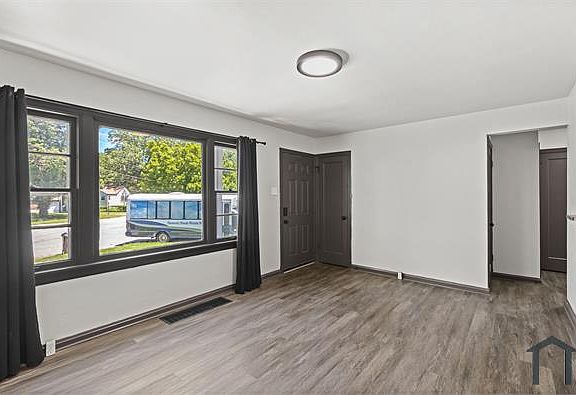4th image of 5 Belleville Ct