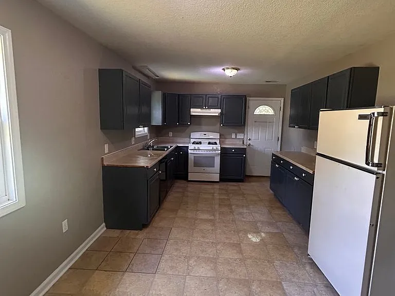 4923 Webster St — Photo 3