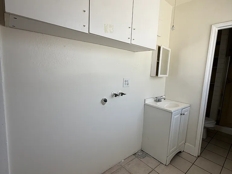 1116 Irving Ave — Photo 15