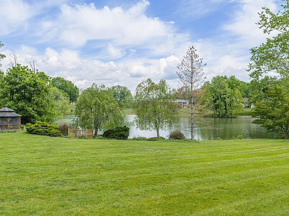 4th image of 525 Orchard Lake Dr