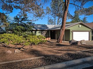 2215 Oak Ridge Dr, Redding, CA 96001