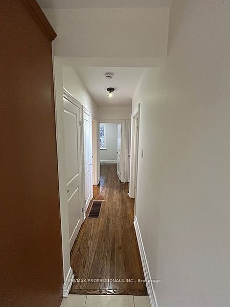 Toronto House for rent - 4 Bedrooms — photo 16