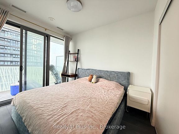 5th image of 50 Charles St E #3413