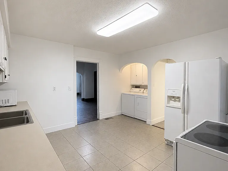 1522 Grove St — Photo 9