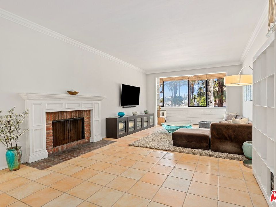1st image of 310 Tahiti Way APT 103