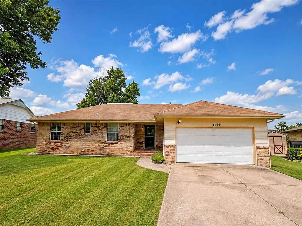 3 bed, 2.5 bath, 1704 sqft, $1,500 — Photo 1