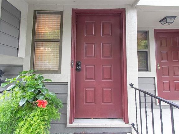 4th image of 584 Kyle Ln