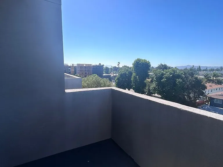 V on Victory Apartments — Photo 69