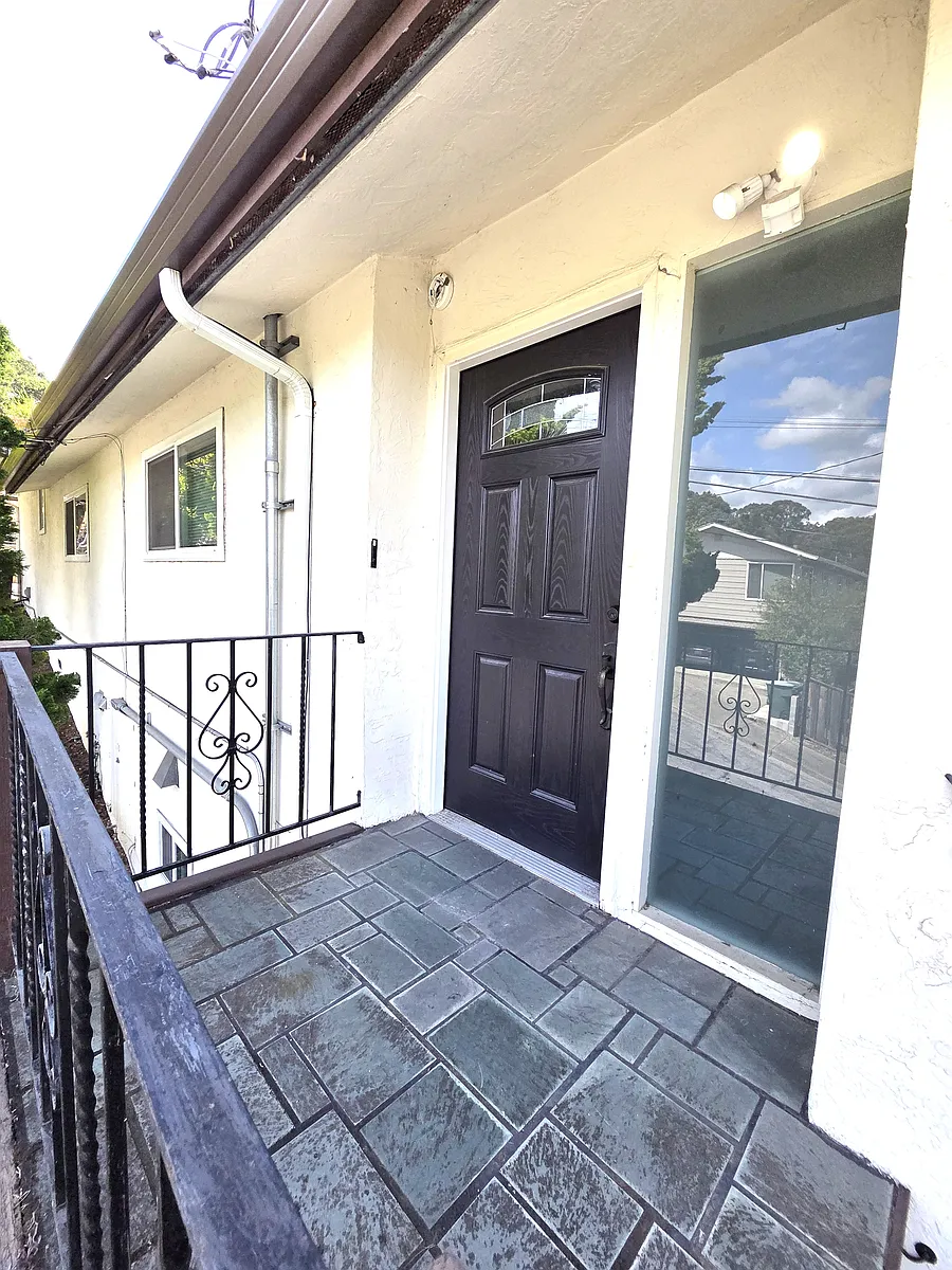 Building Photo - 1467 Sandelin Ave