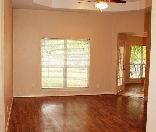 3rd image of 1402 Summerfield Ln