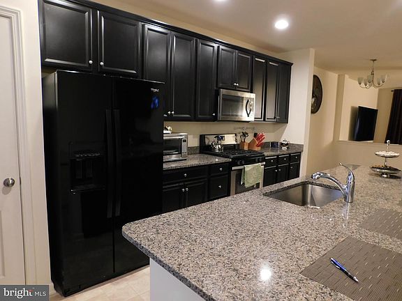 4th image of 2218 Evin Dr
