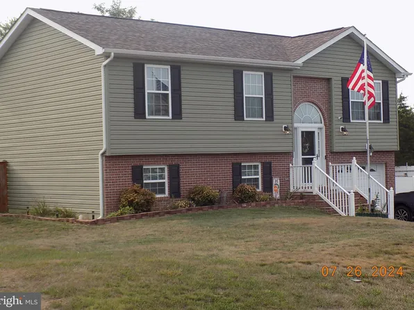329 Thoreau Dr, Inwood, WV 25428