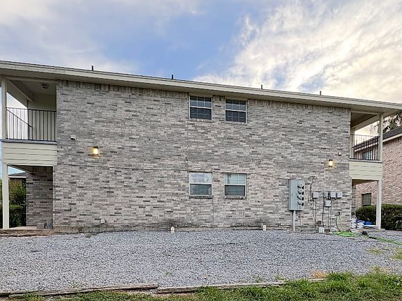 2nd image of 1521 Oasis Dr