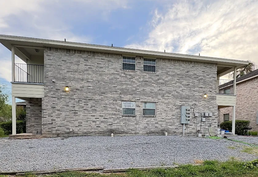 Building Photo - 1521 Oasis Dr