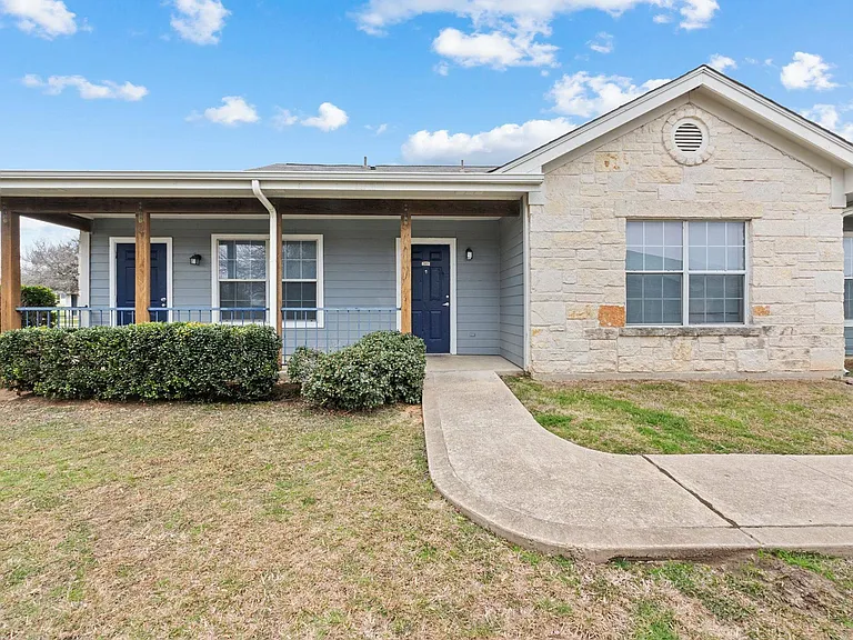 Scenic Apartment Views at Crescent Village in Elgin, TX