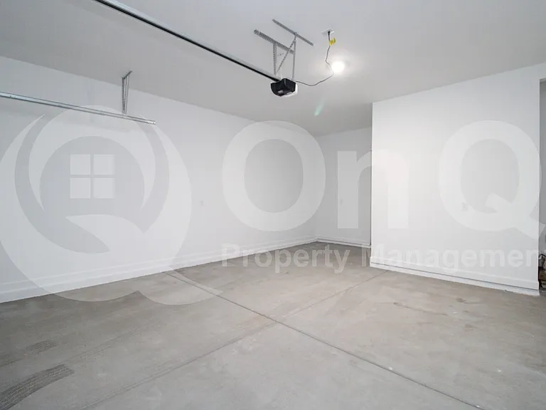 4911 E Village Dr — Photo 27
