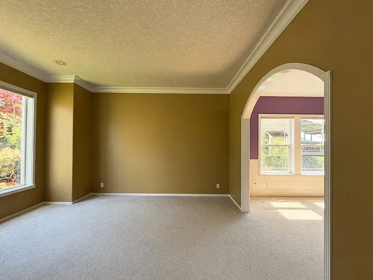 2437 SW Linneman Dr — Photo 4
