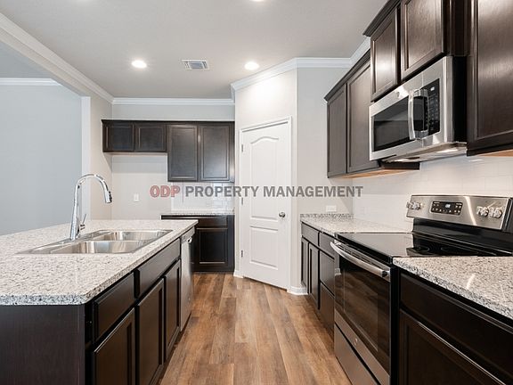2nd image of 1414 Carnaby Dr