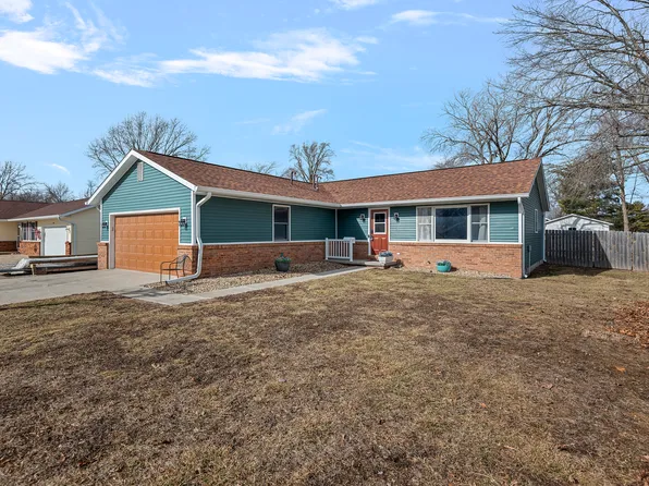 617 E Chestnut St, Chatham, IL 62629