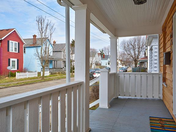 4th image of 625 Stanley Ave