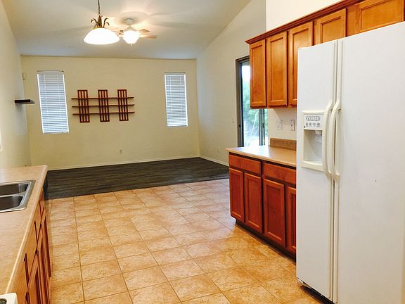 4th image of 3040 E Lark Dr