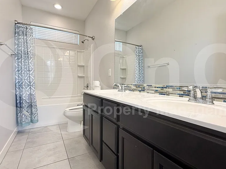 3713 E Robert St — Photo 17