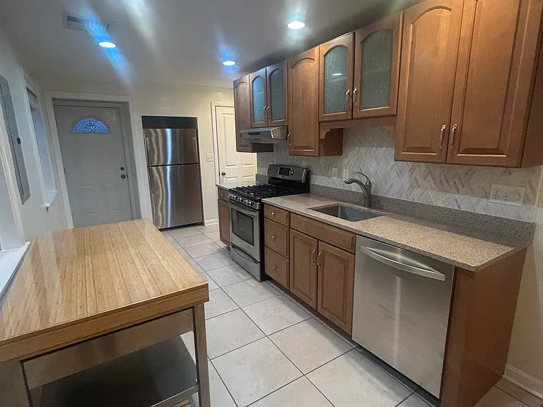 36 Hunting St #2 — Photo 2