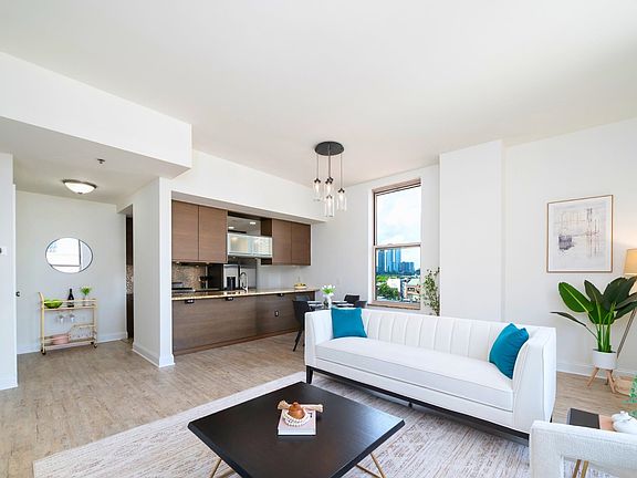 4th image of 10 Regent St APT 807
