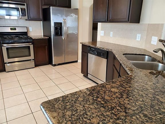 Awesome spacious kitchen granite counter, Stainless steel appliances.